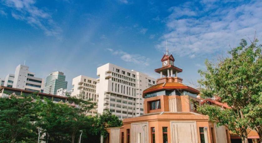 White House Asoke Sukhumvit 18 Hotel Bangkok Exterior photo